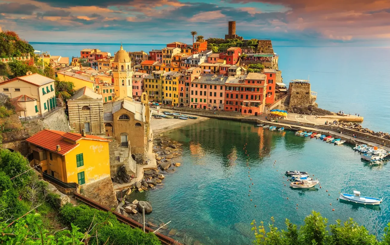 Vernazza harbour and colourful buildings in Cinque Terre